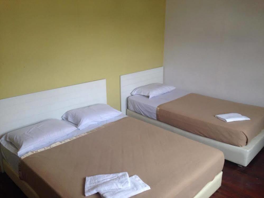 โวยาจคอทเทจลอดจ์ Hotel Malacca ภายนอก รูปภาพ